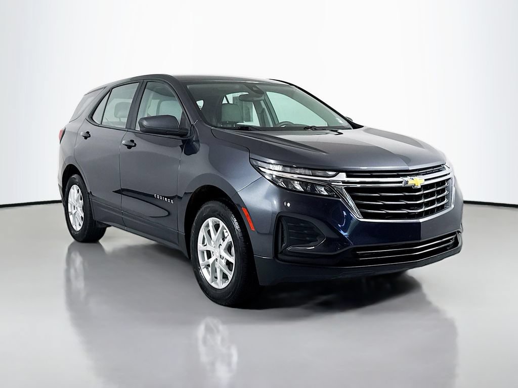 Used 2022 Chevrolet Equinox LS AWD/4WD image 4