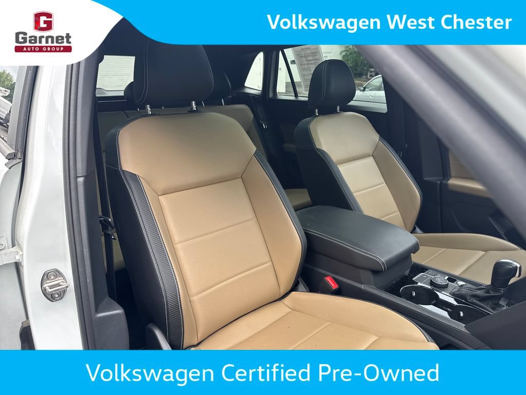 Certified 2023 Volkswagen Atlas Cross Sport SEL R-Line AWD/4WD image 16