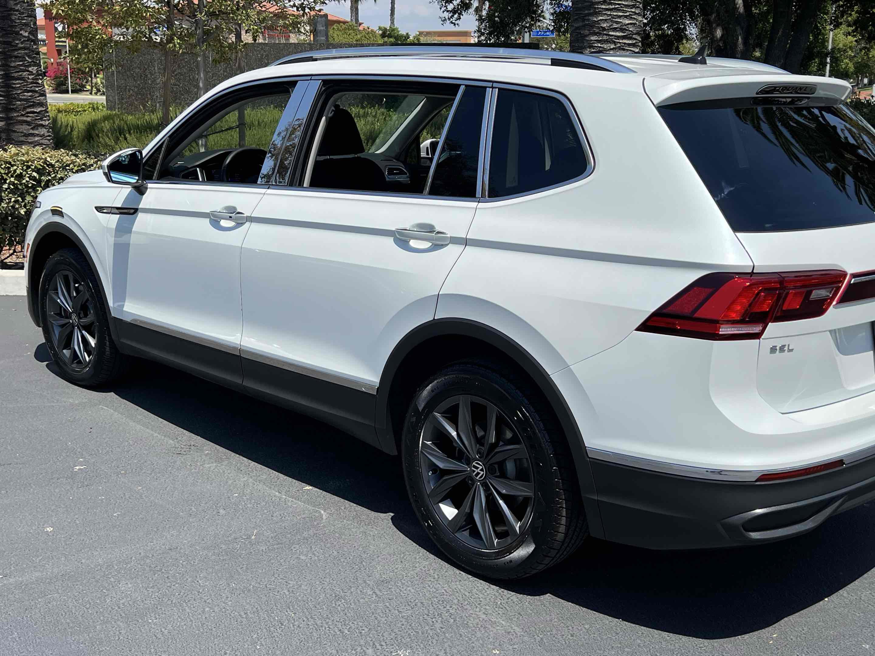 Used 2023 Volkswagen Tiguan SE w/ Panoramic Sunroof Package image 51
