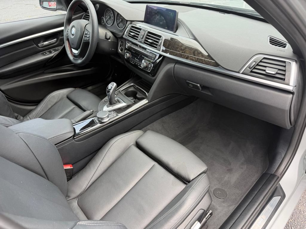 Used 2018 BMW 330i xDrive Sedan w/ Convenience Package AWD/4WD image 29