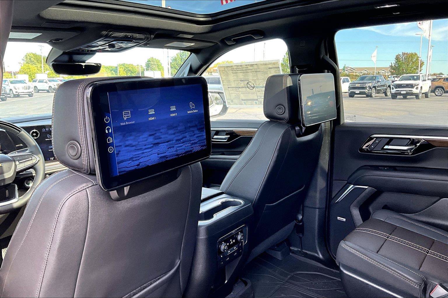 New 2026 Chevrolet Suburban High Country AWD/4WD image 18