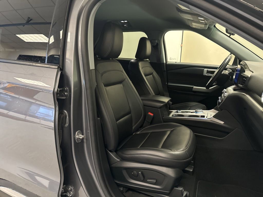 Certified 2022 Ford Explorer XLT w/ Equipment Group 202A image 28