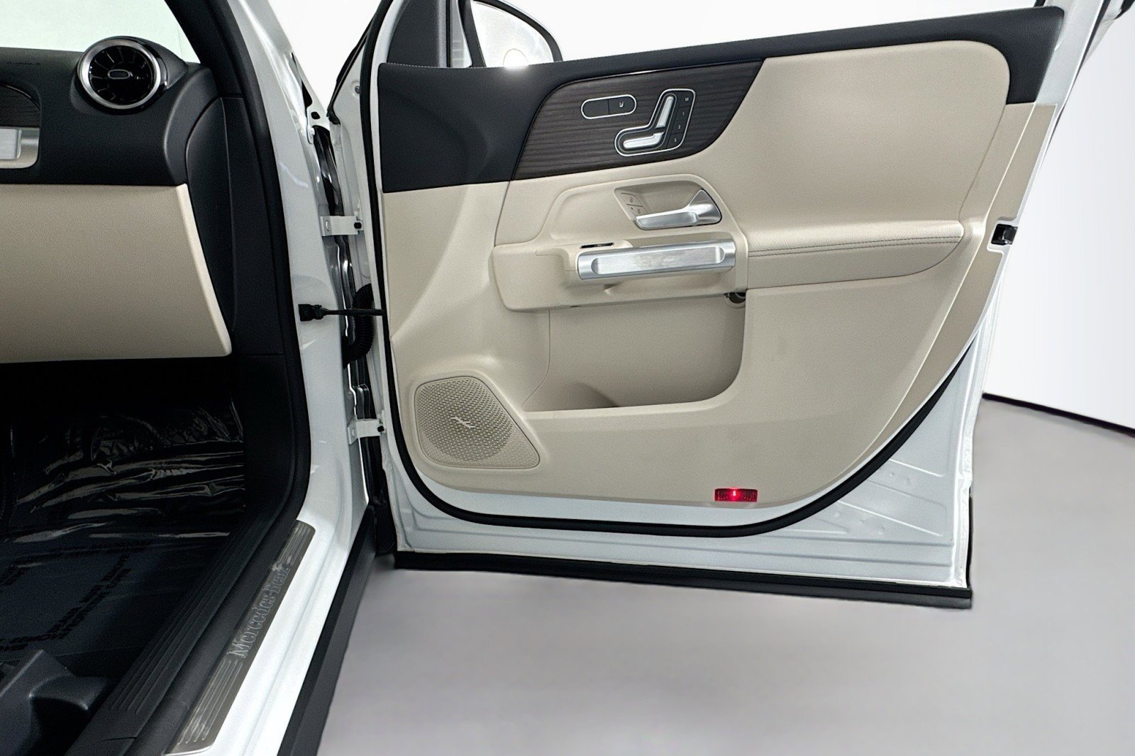 New 2026 Mercedes-Benz GLB 250 image 23