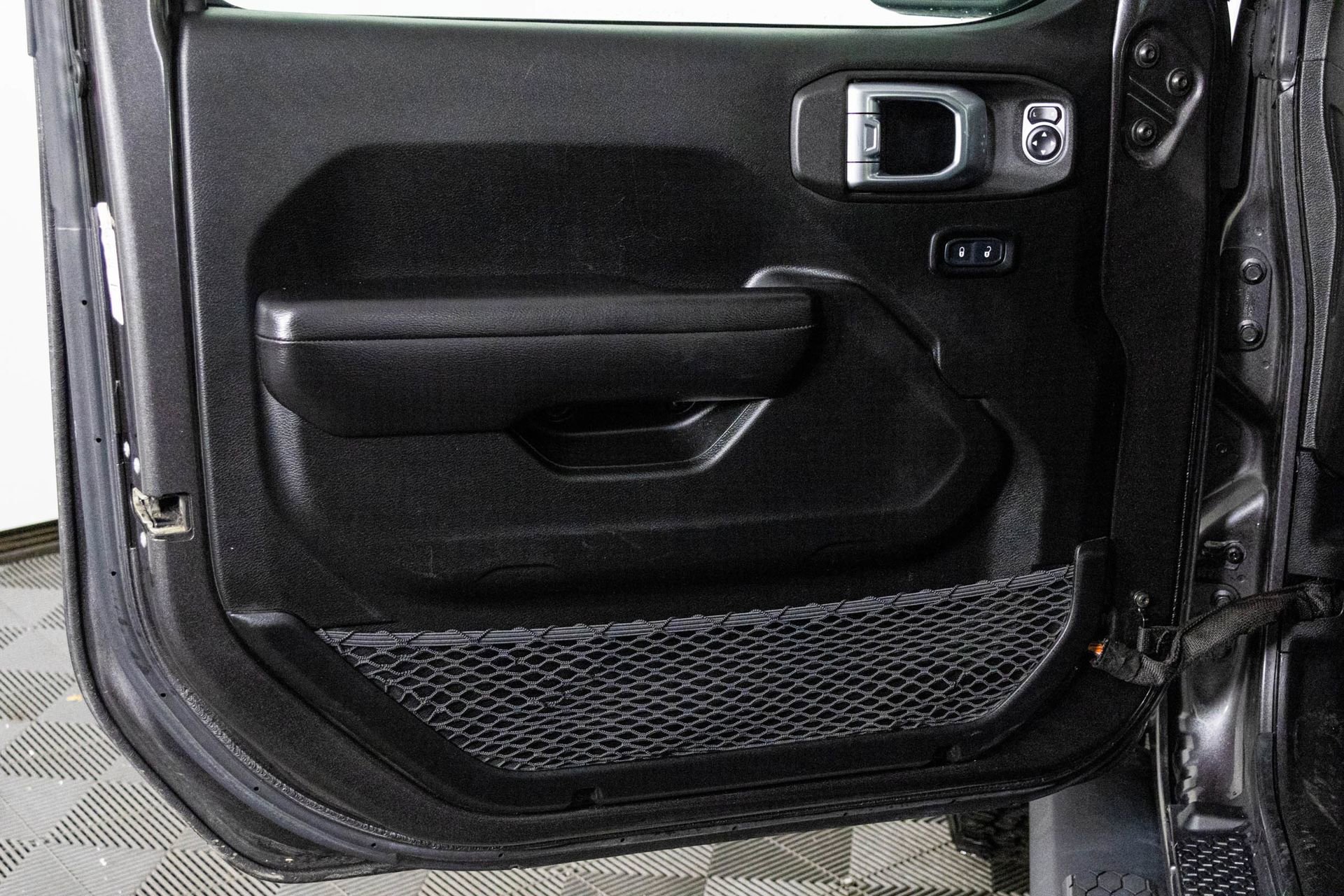 Used 2019 Jeep Wrangler Unlimited Sport S image 31