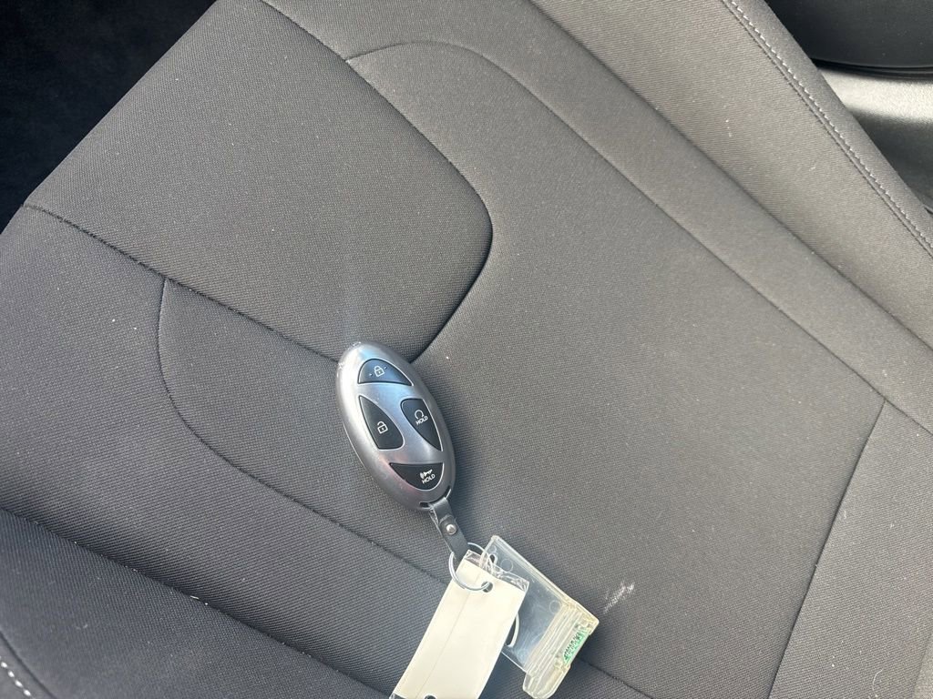 Certified 2025 Hyundai Elantra Sport image 35