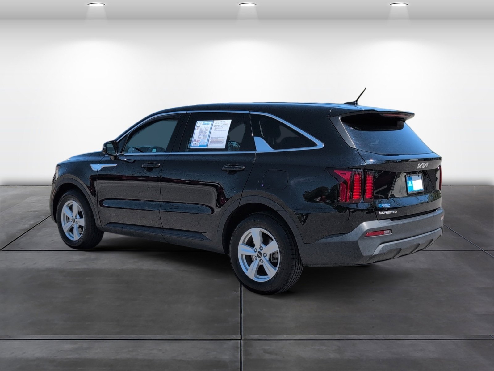 Used 2023 Kia Sorento LX image 3