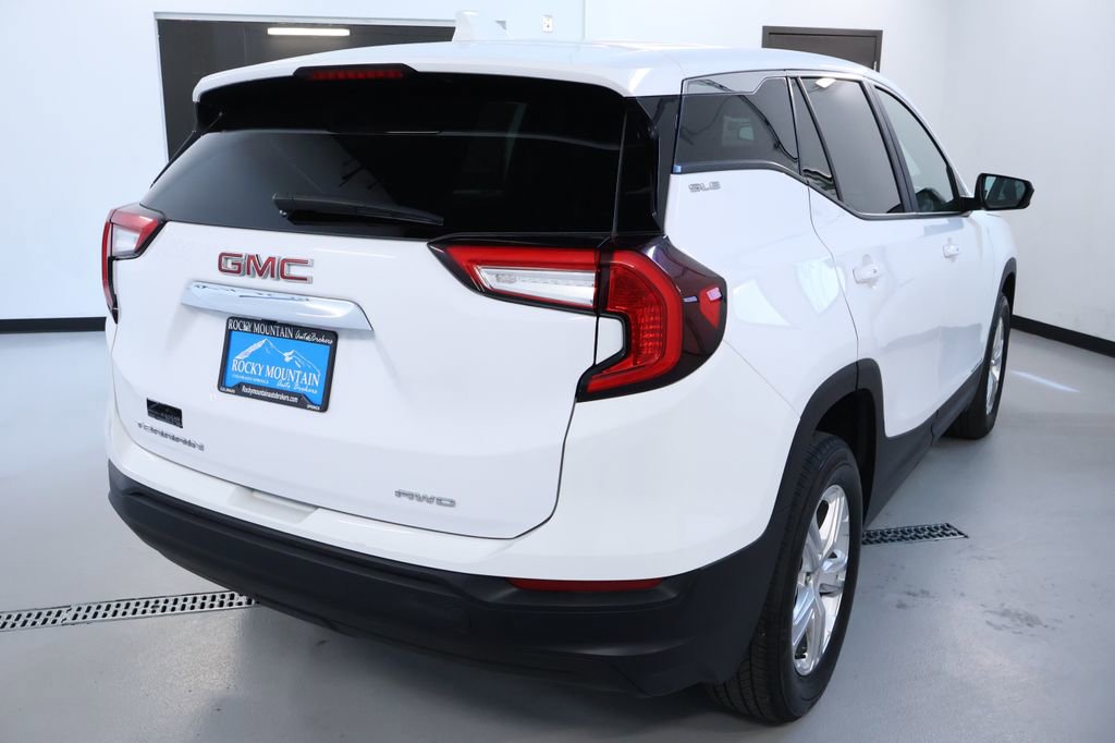 Used 2024 GMC Terrain SLE image 7