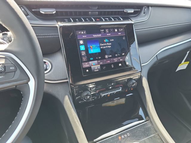 New 2026 Jeep Grand Cherokee L Laredo image 12