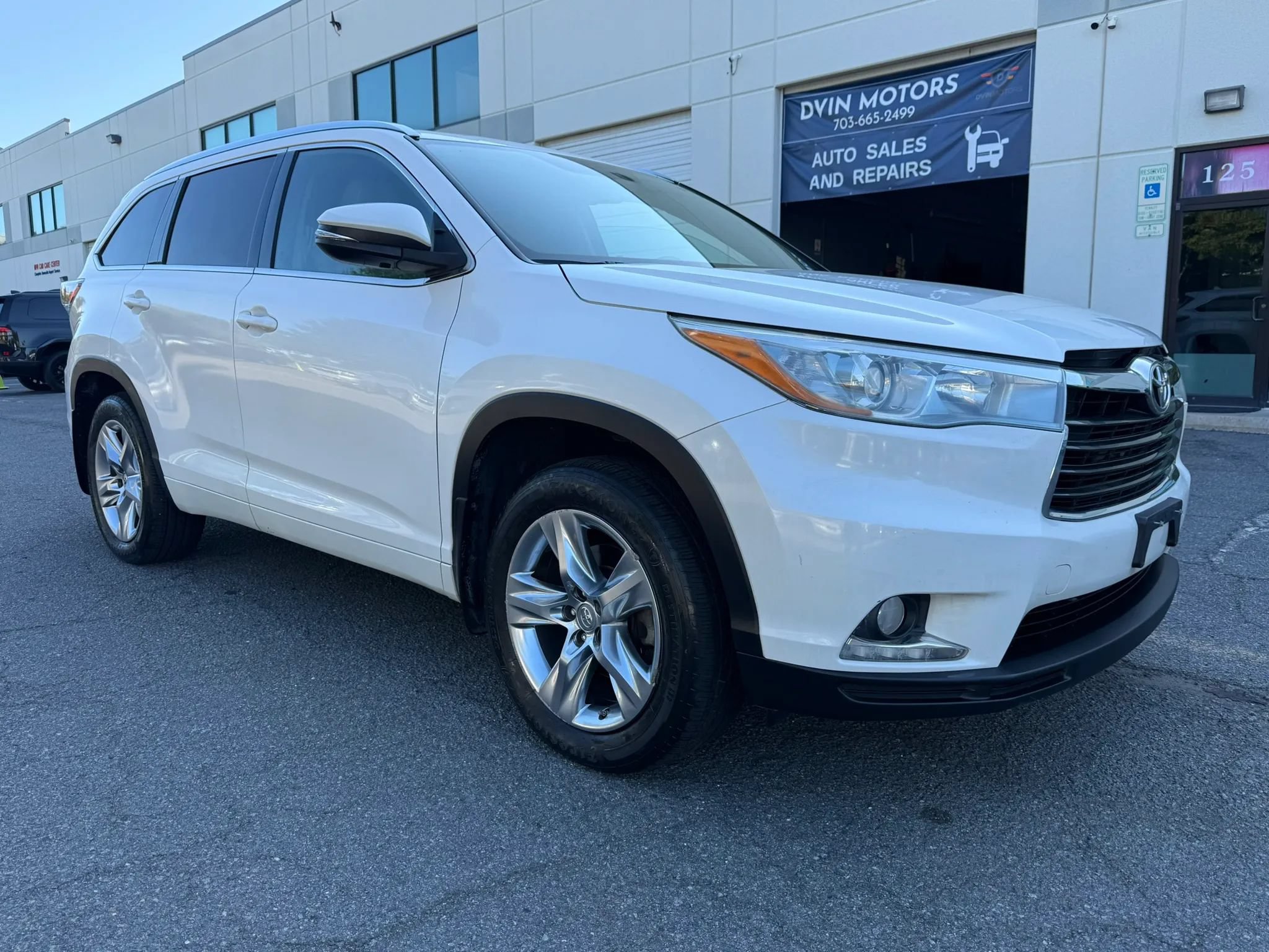 Used 2015 Toyota Highlander Limited AWD/4WD image 2
