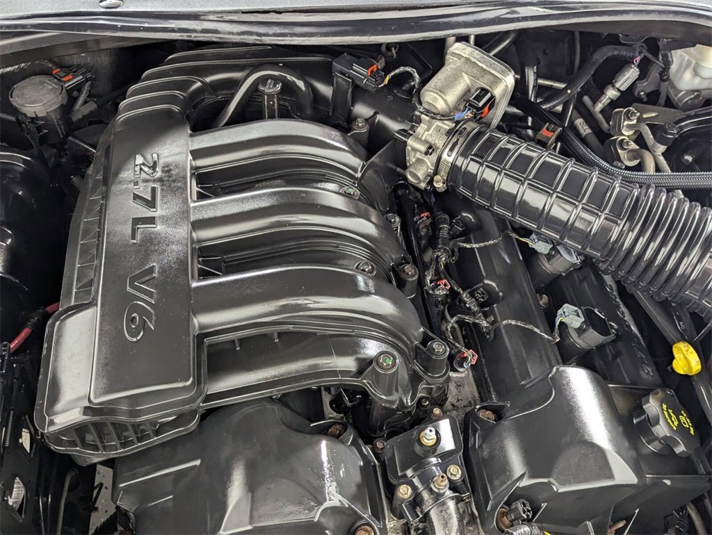 Used 2010 Chrysler 300 Touring image 10