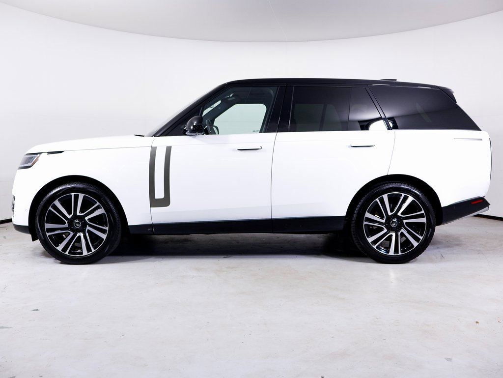 Used 2023 Land Rover Range Rover SE image 2