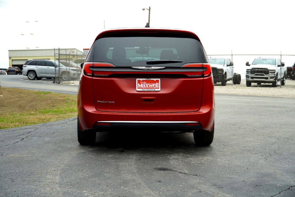 New 2026 Chrysler Pacifica Select FWD image 7
