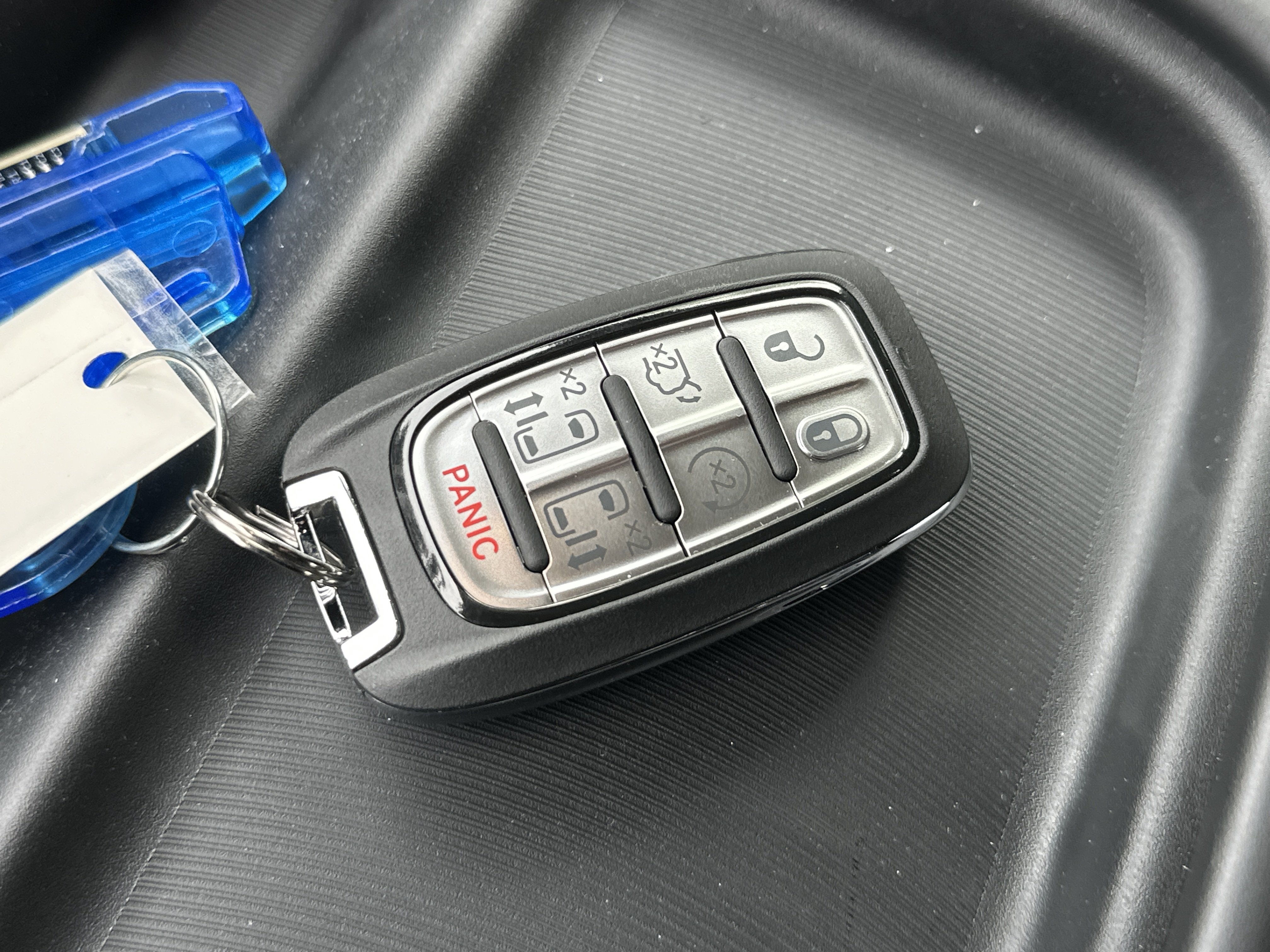 New 2027 Chrysler Pacifica Select AWD/4WD image 3