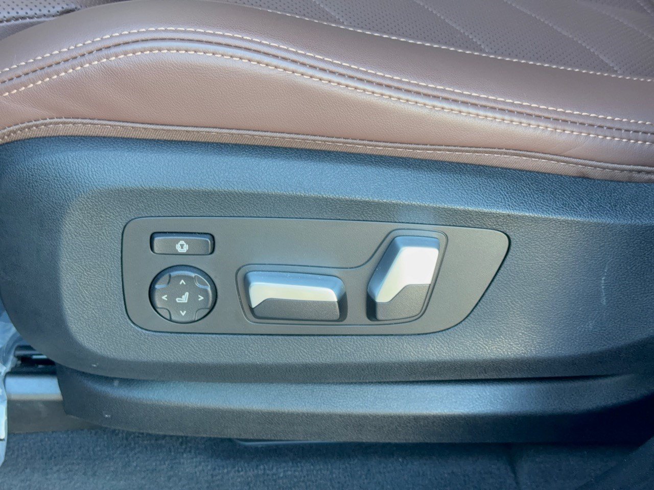 Used 2026 BMW X5 sDrive40i w/ Premium Package RWD image 16