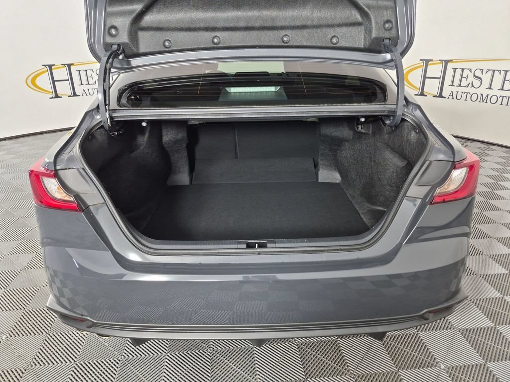Used 2025 Toyota Camry SE FWD image 33