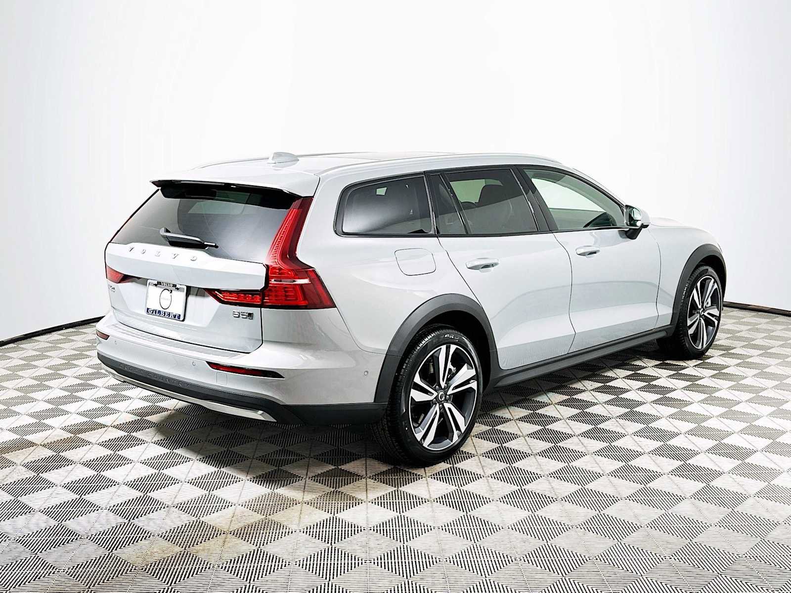 New 2026 Volvo V60 B5 Cross Country Plus w/ Climate Package image 7
