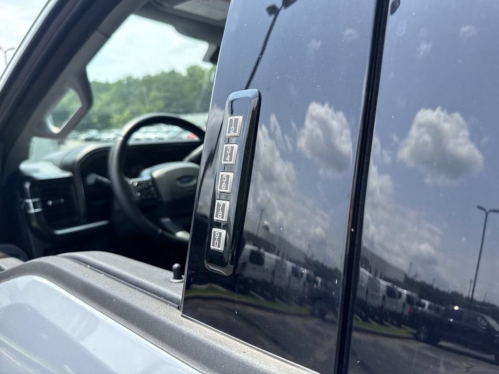 Used 2024 Ford F350 Lariat w/ Lariat Ultimate Package AWD/4WD image 23