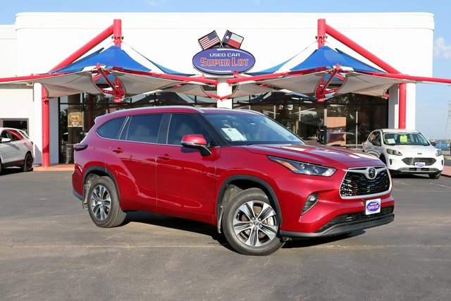 Used 2024 Toyota Highlander XLE