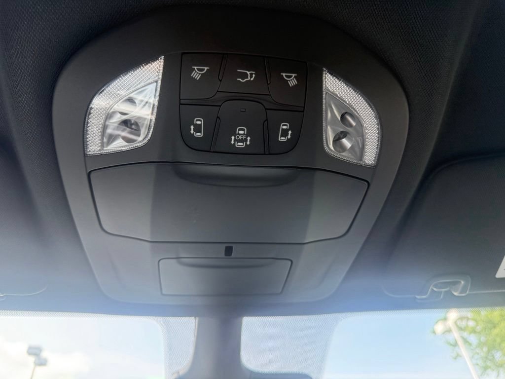 New 2027 Chrysler Pacifica Select FWD image 29
