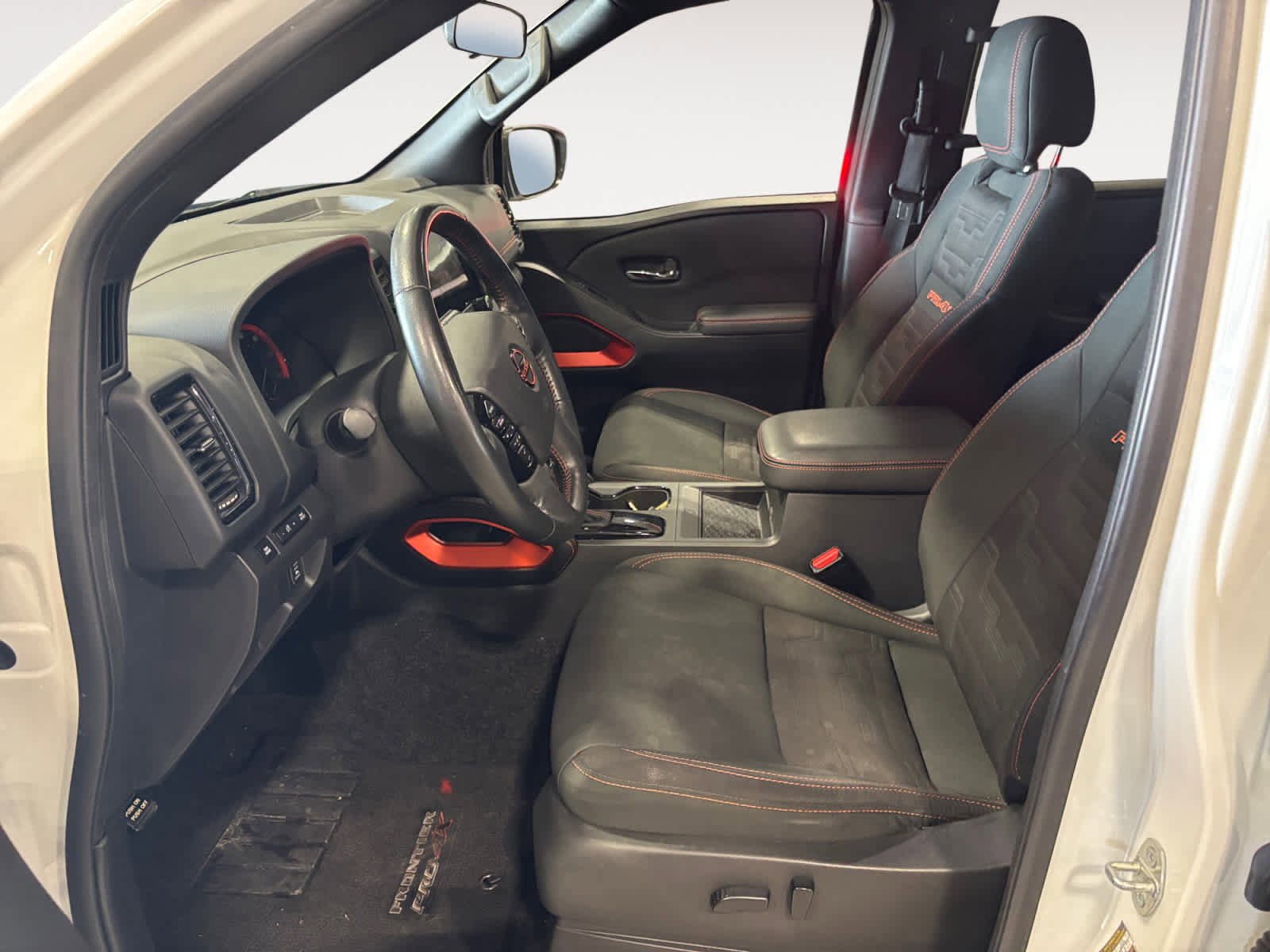 Used 2022 Nissan Frontier PRO-4X image 10