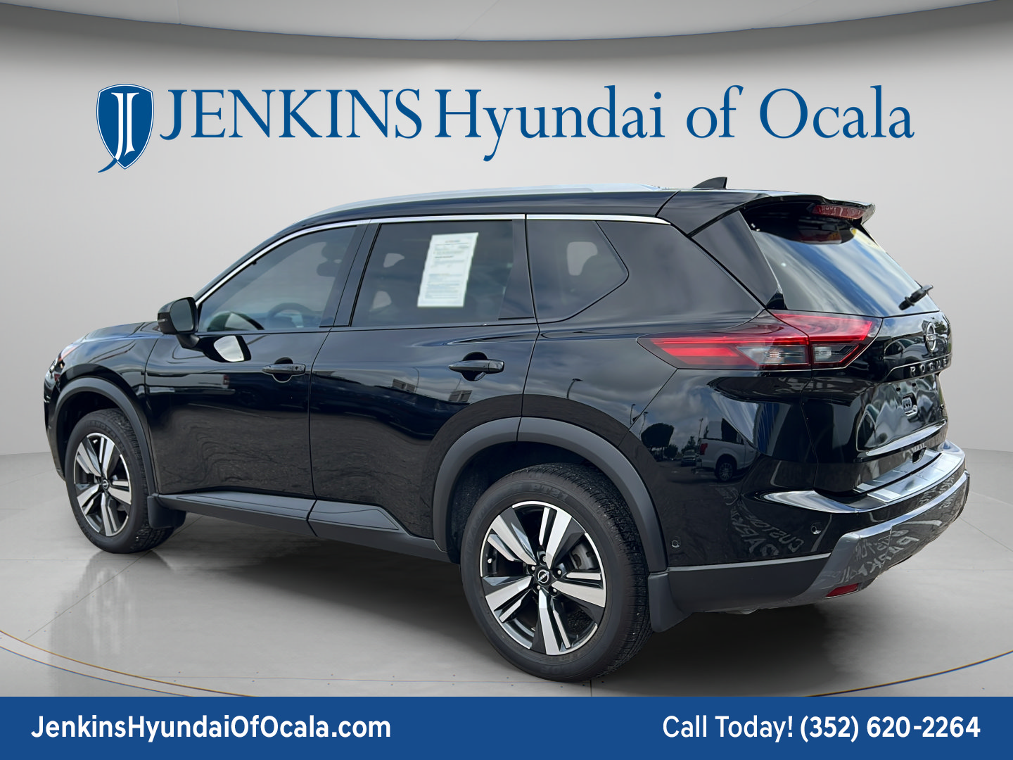 Used 2025 Nissan Rogue SL w/ SL Premium Package FWD image 5