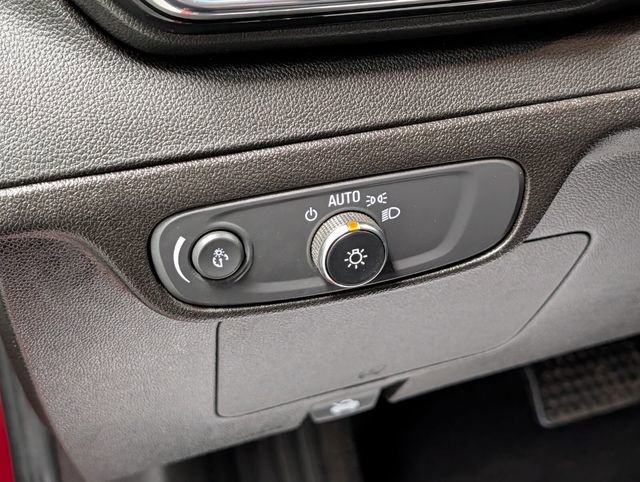 Certified 2023 Chevrolet Bolt EUV LT w/ Comfort Package image 17