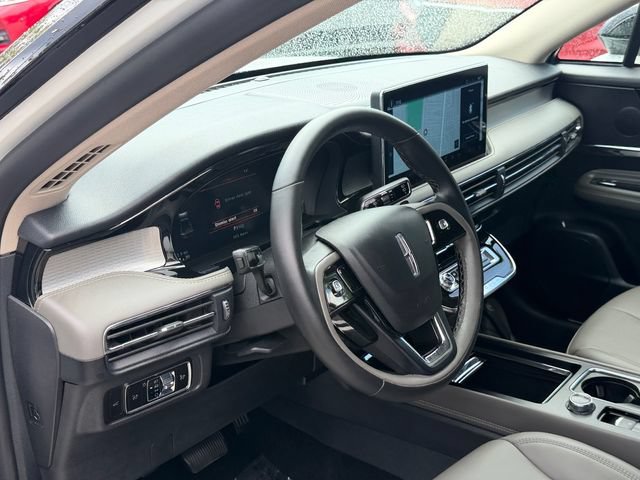 Used 2025 Lincoln Corsair FWD image 13