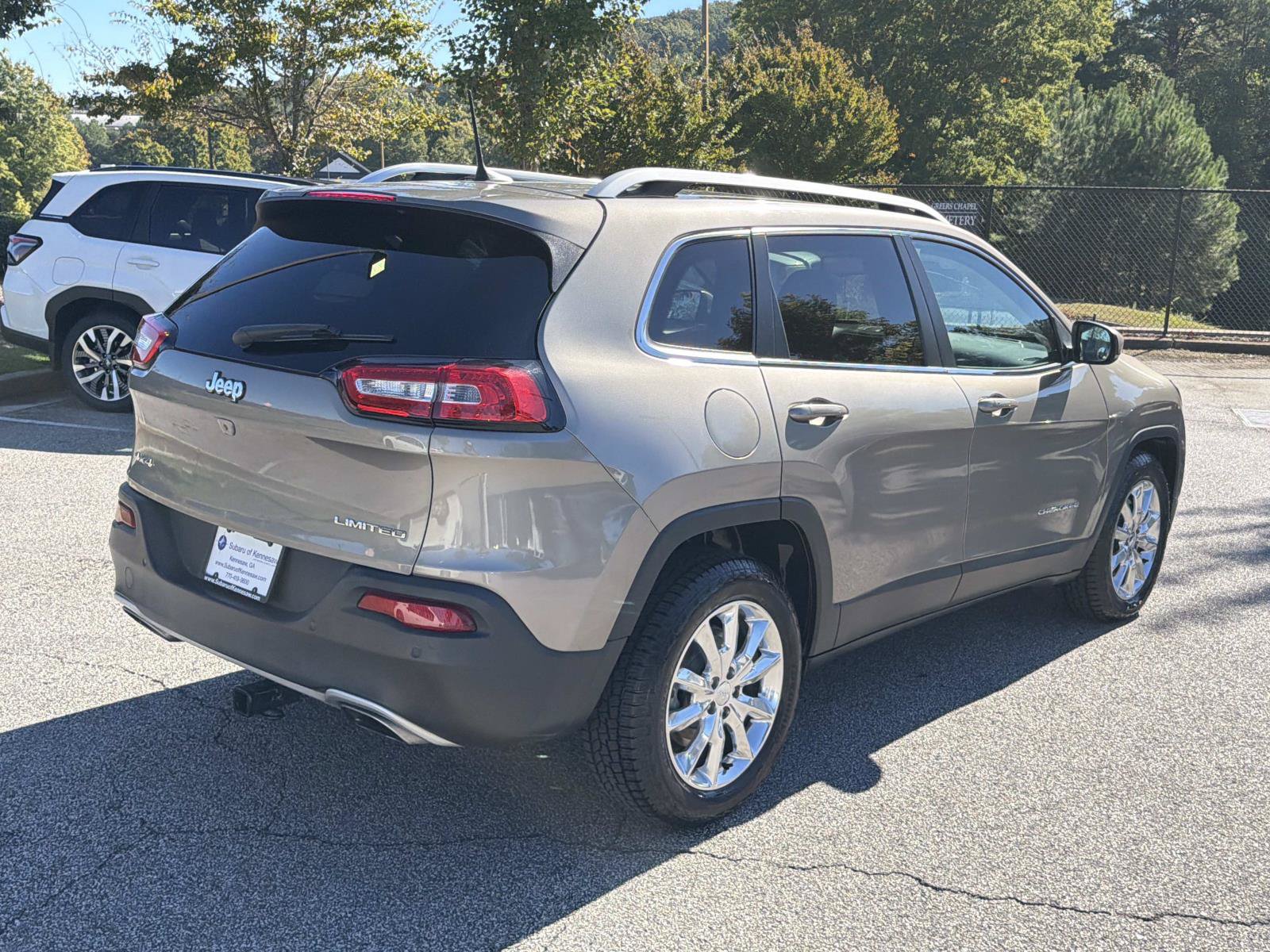 Used 2017 Jeep Cherokee Limited AWD/4WD image 9