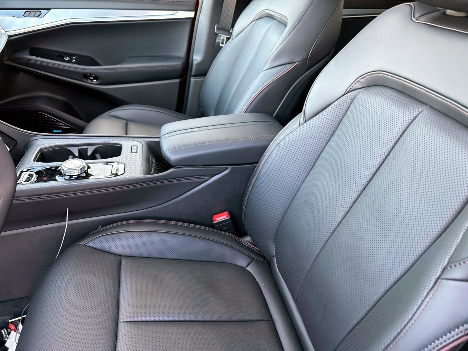 Used 2025 Jeep Wagoneer S Launch Edition image 10