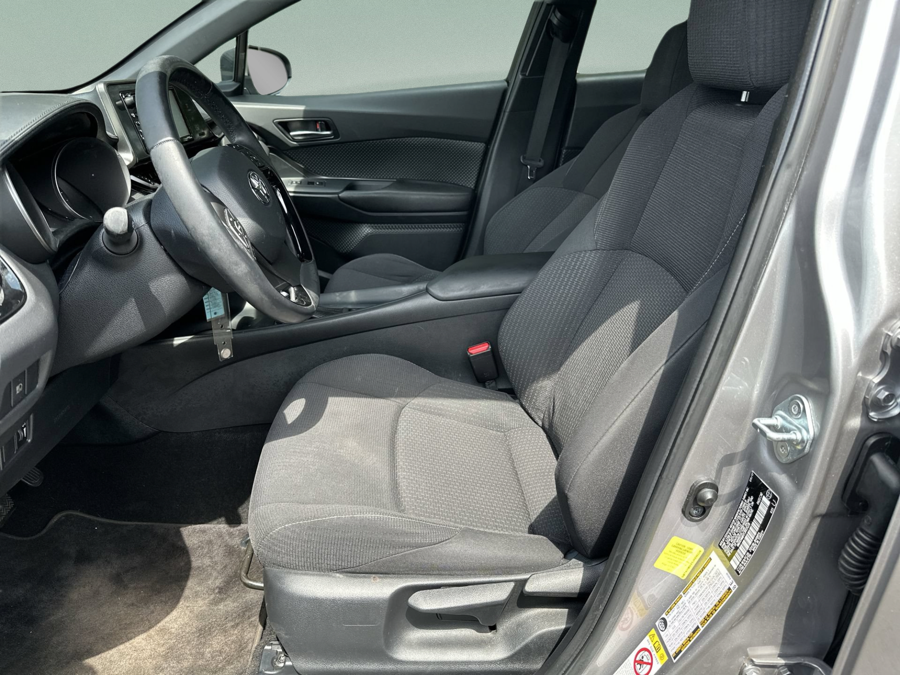 Used 2018 Toyota C-HR XLE FWD image 13