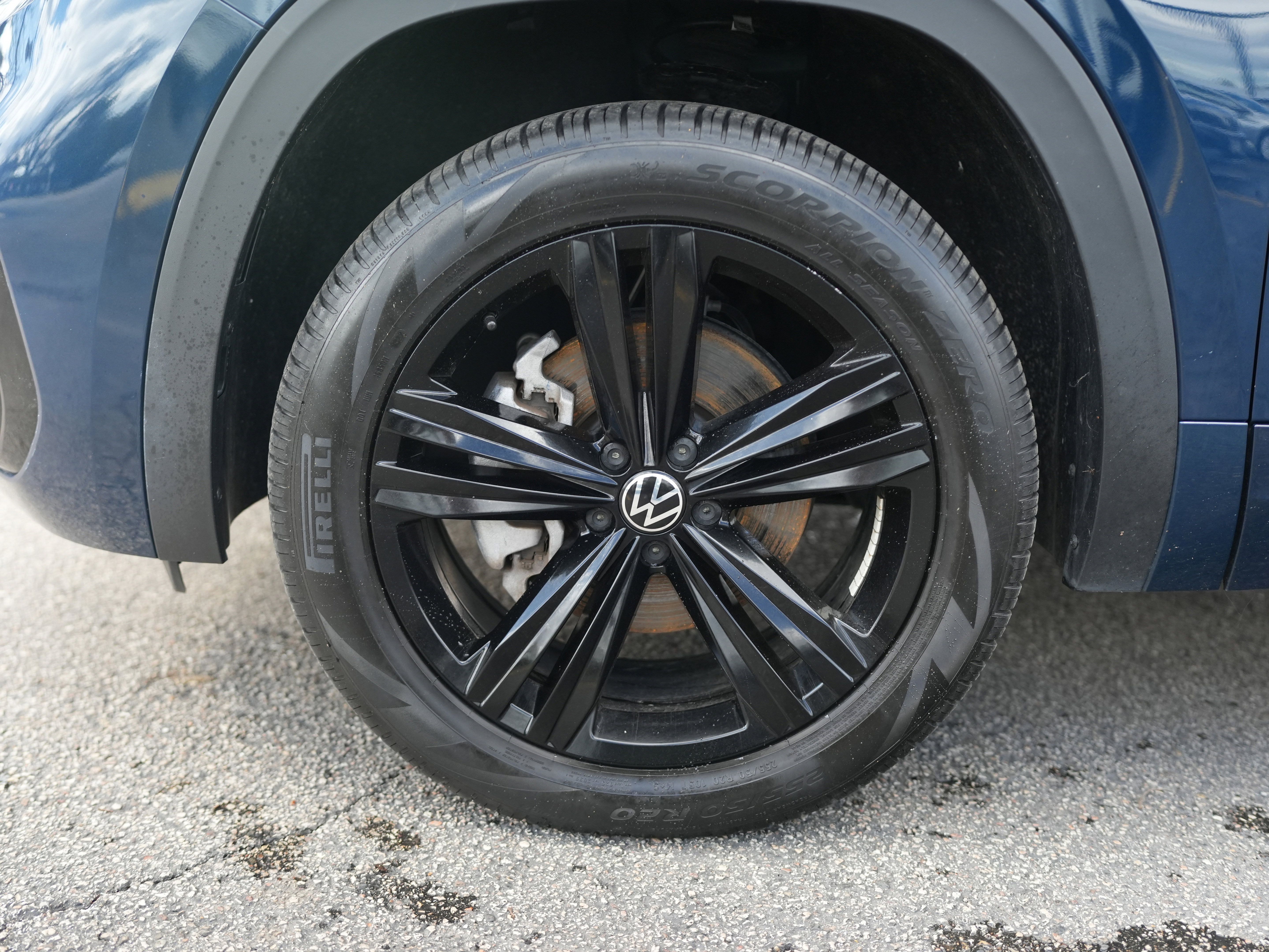 Certified 2023 Volkswagen Atlas SEL R-Line image 11