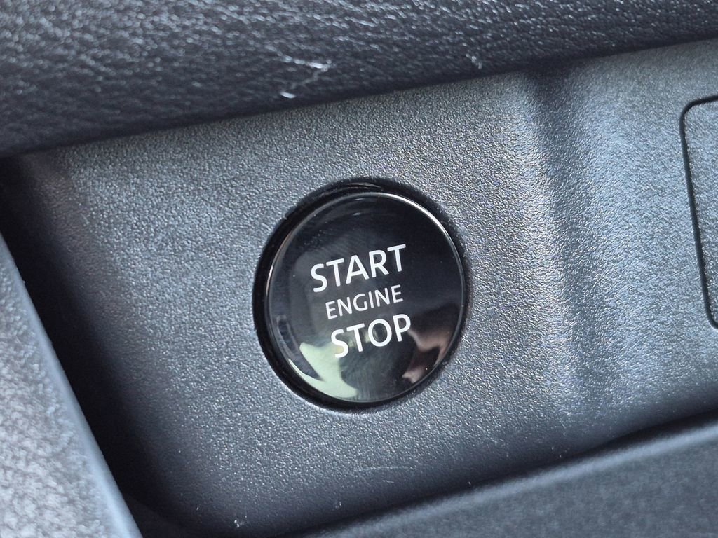 Used 2024 Nissan Rogue SV image 27