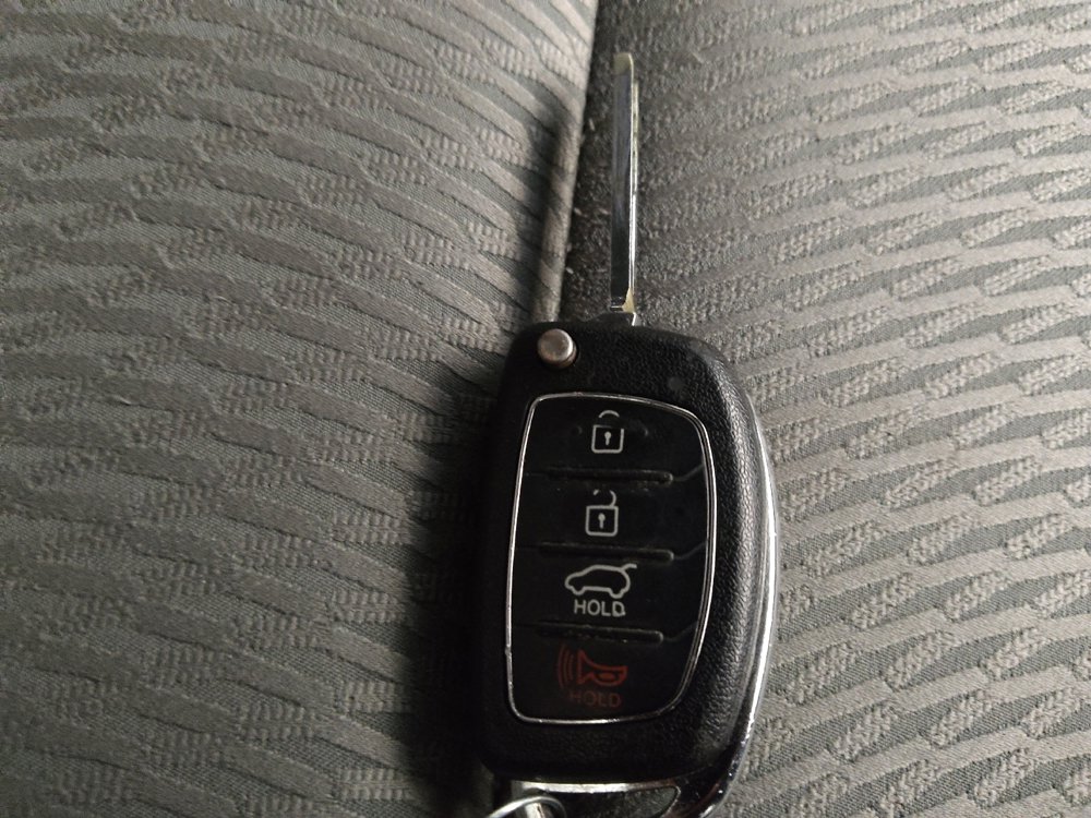 Used 2014 Hyundai Santa Fe GLS image 32