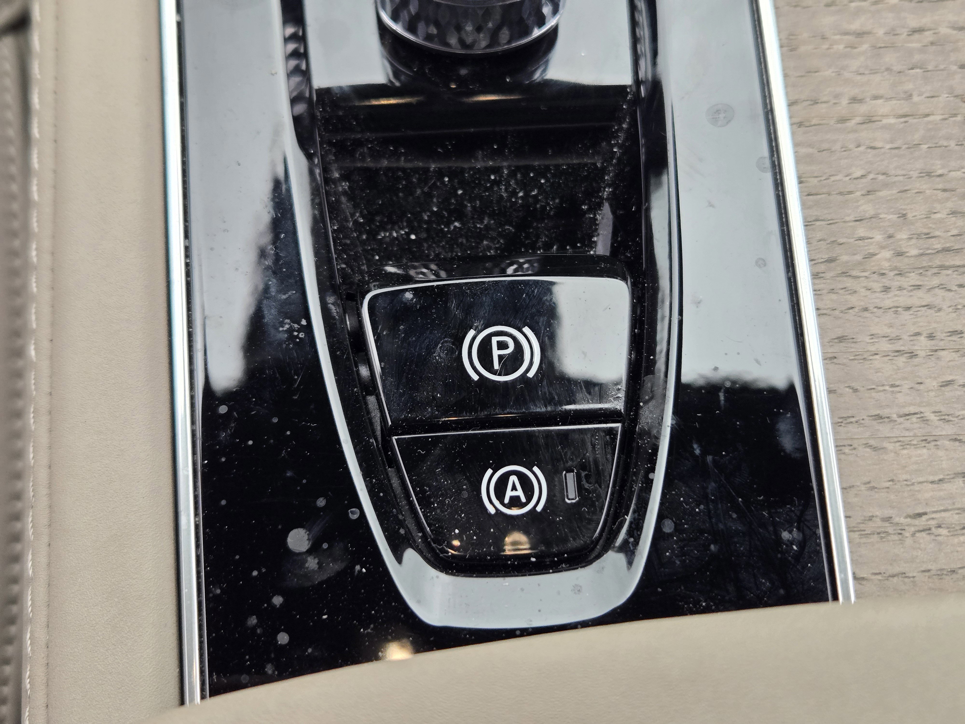 Used 2026 Volvo XC90 B6 Plus w/ Protection Package Premier image 18