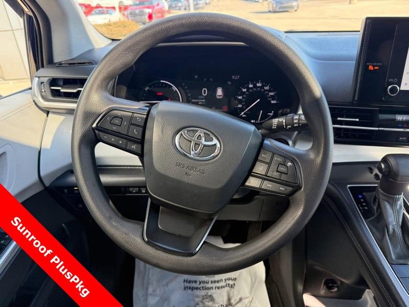 Used 2025 Toyota Sienna LE w/ LE Plus Package image 15