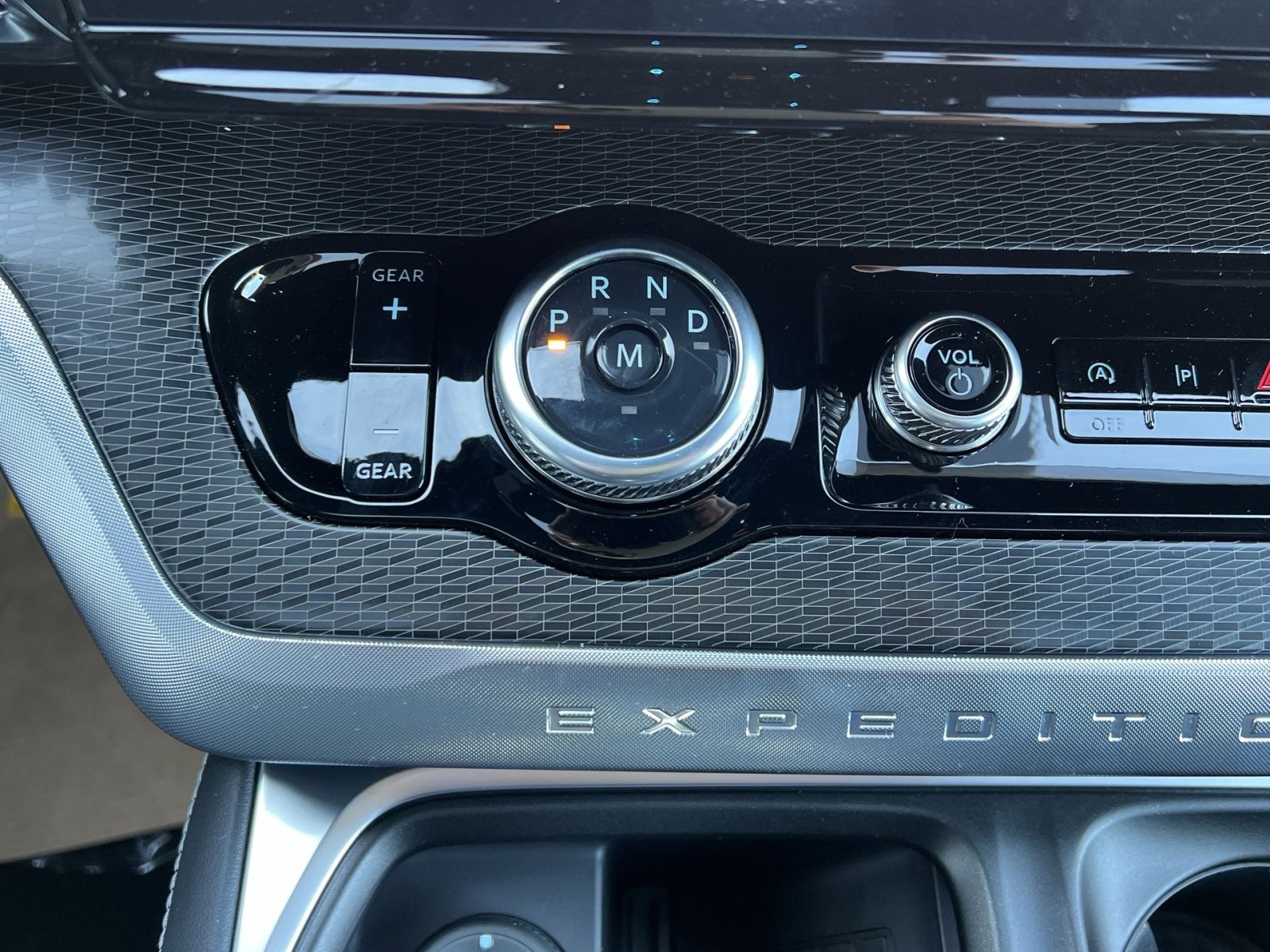 New 2025 Ford Expedition Platinum w/ Stealth Performance Package image 22