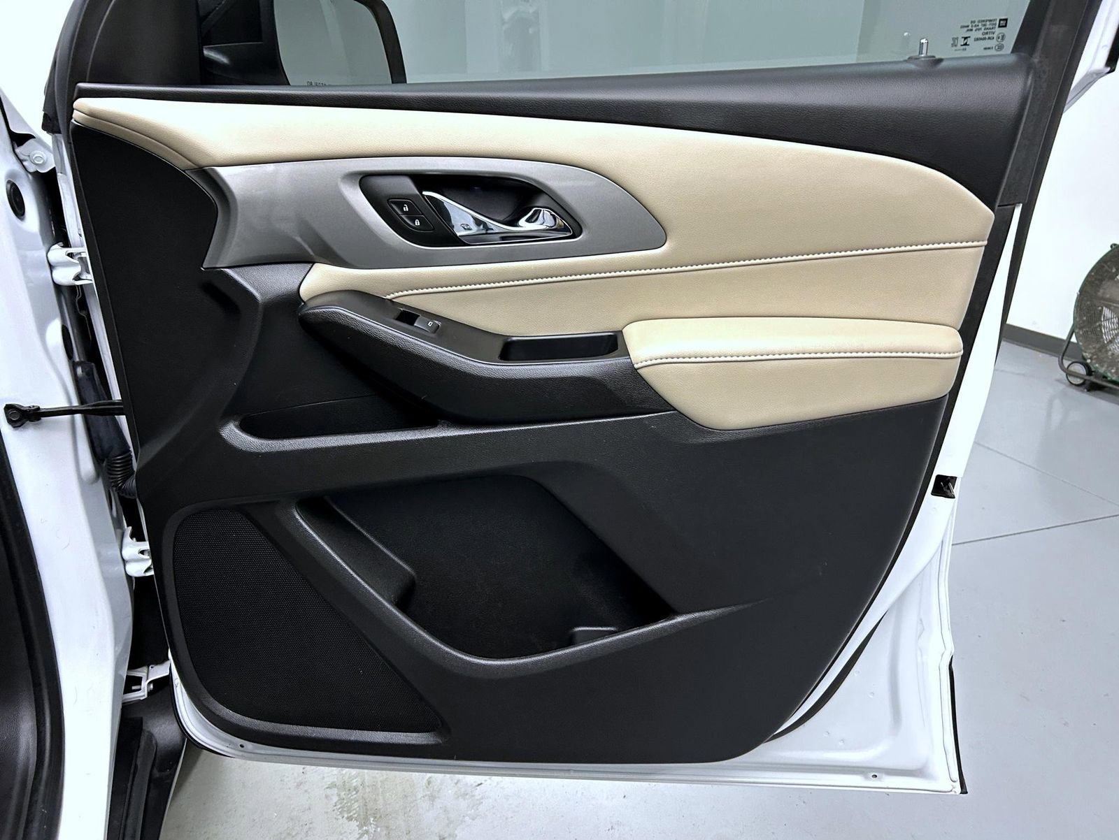 Used 2023 Chevrolet Traverse LS image 16