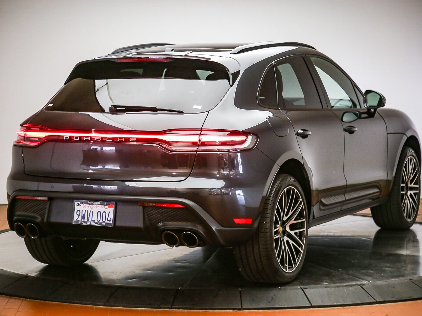 Certified 2026 Porsche Macan AWD/4WD image 7