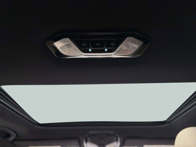 Used 2023 BMW 330i xDrive Sedan w/ Driving Assistance Package image 38