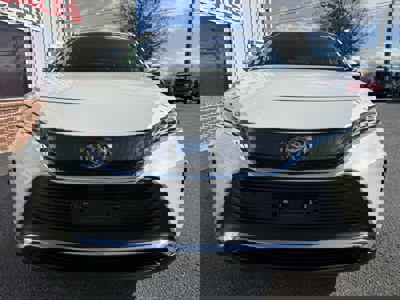 Used 2021 Toyota Venza XLE w/ Softex Package image 3