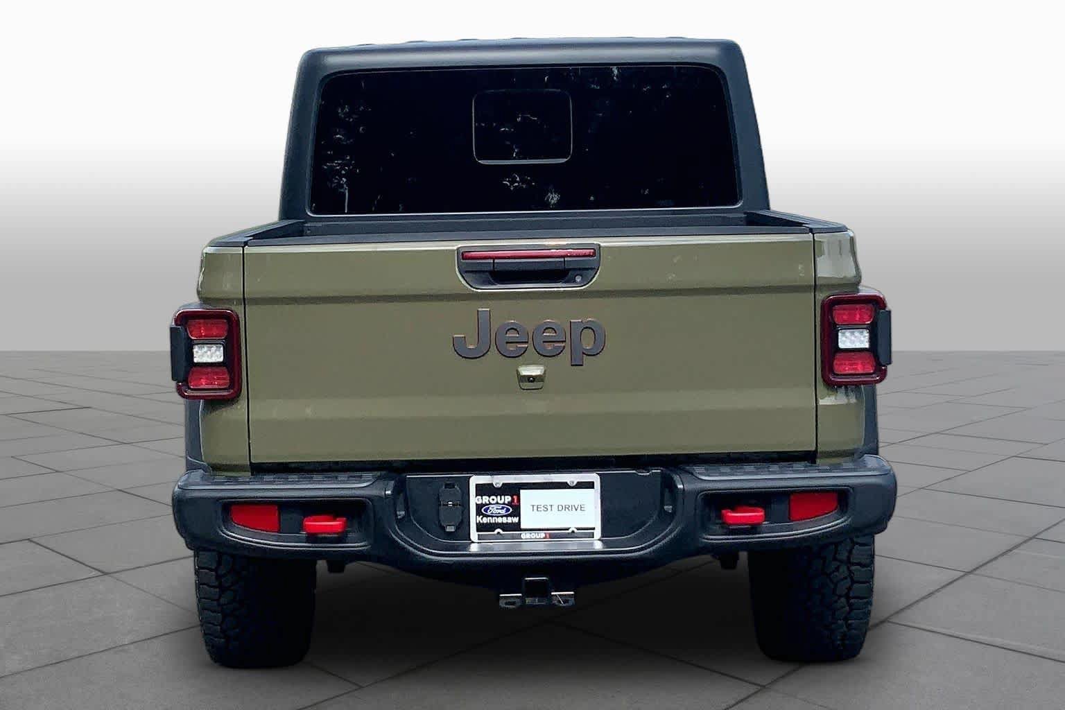 Used 2025 Jeep Gladiator Rubicon w/ Convenience Group AWD/4WD image 6