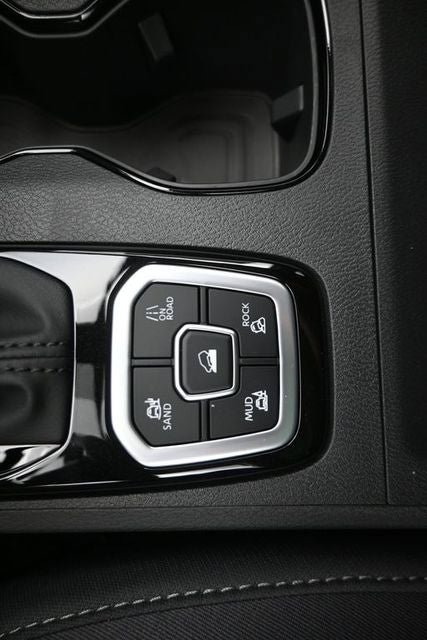 New 2026 Nissan Frontier SV w/ All-Weather Content Package AWD/4WD image 18