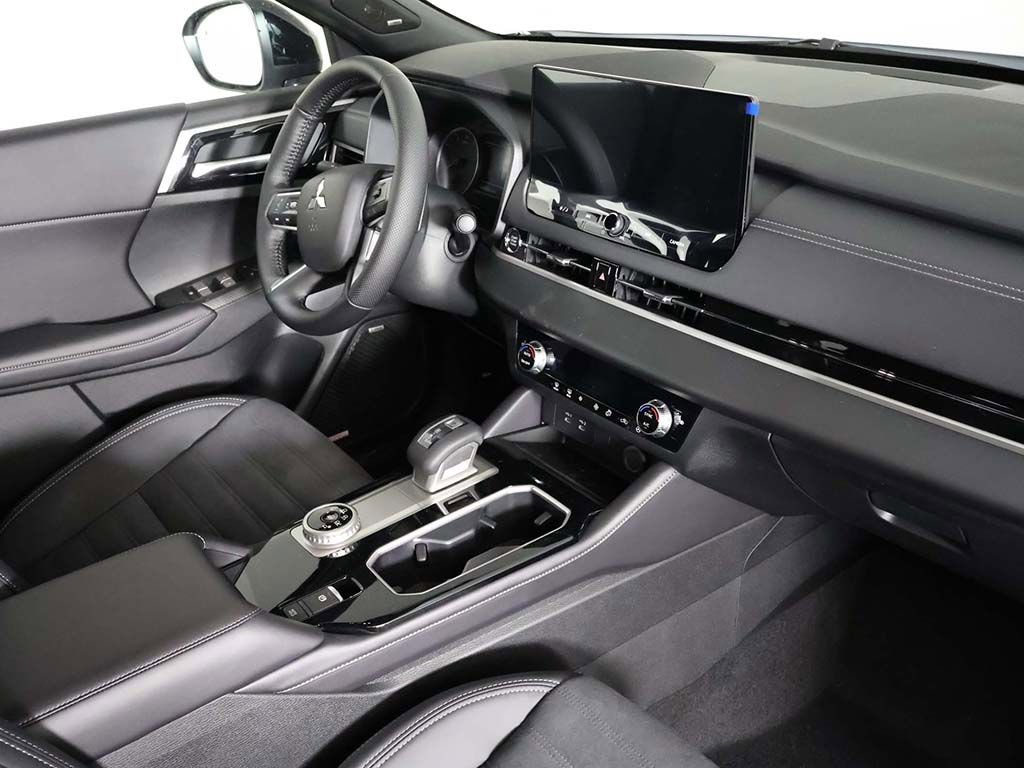 New 2026 Mitsubishi Outlander LE FWD image 26