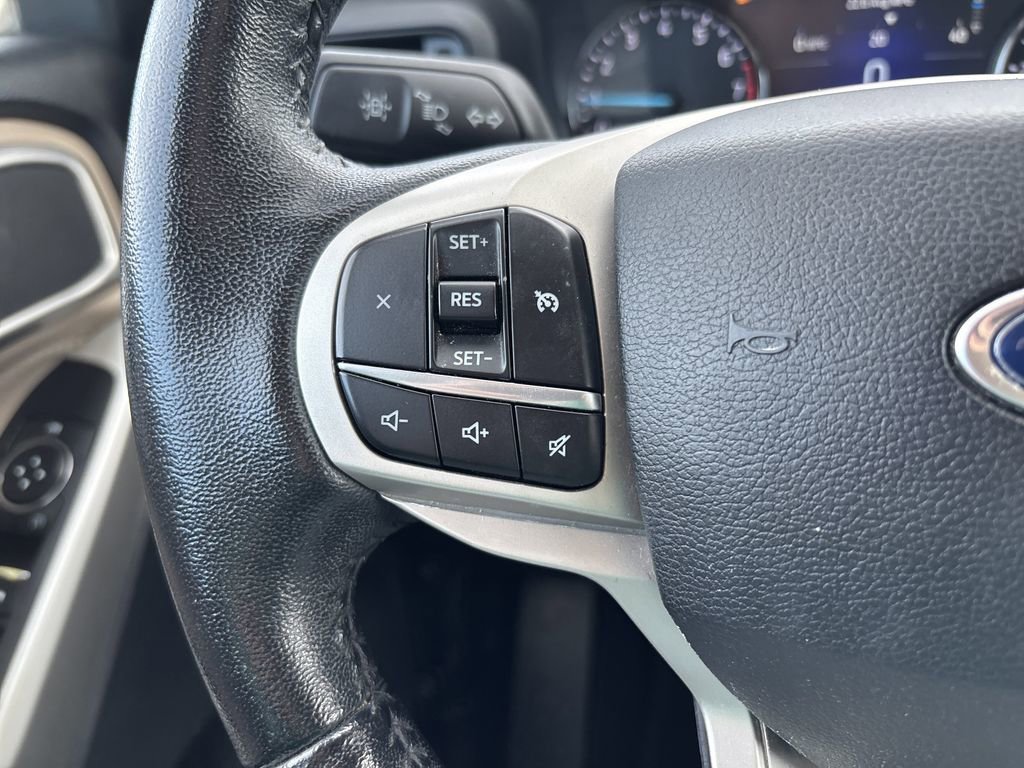 Used 2021 Ford Explorer XLT image 32