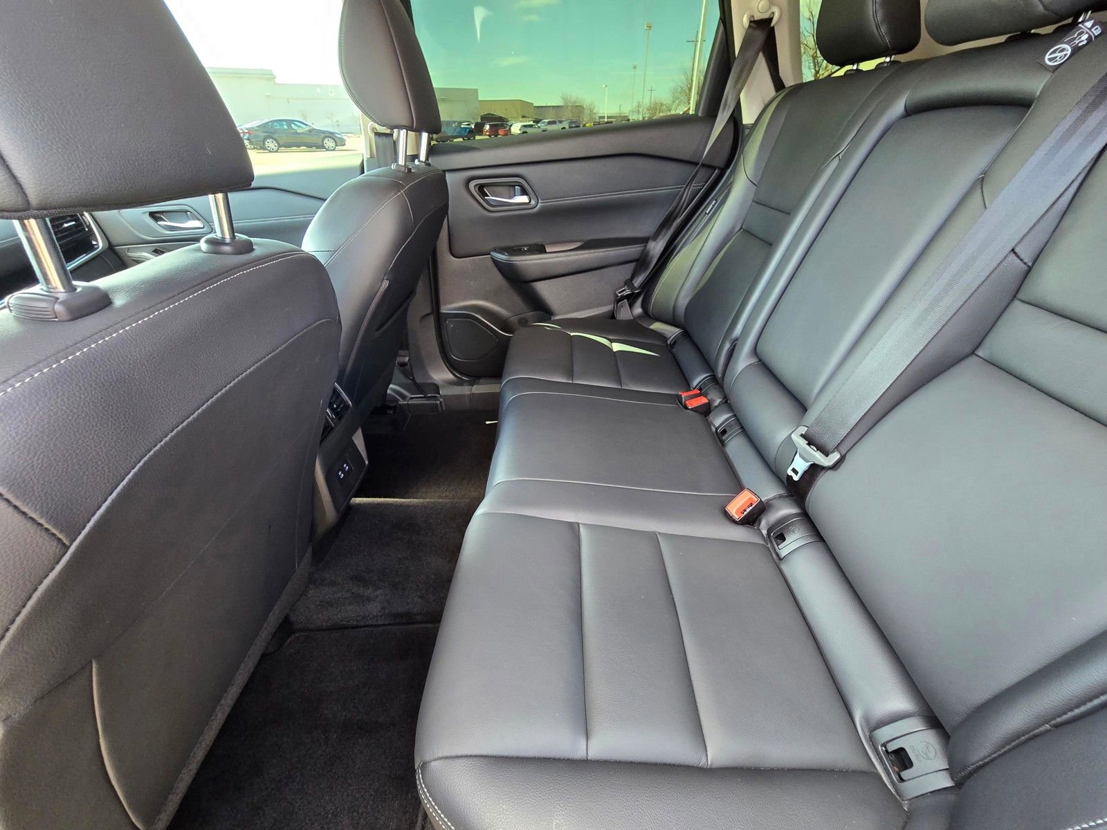 Used 2025 Nissan Rogue SL image 10