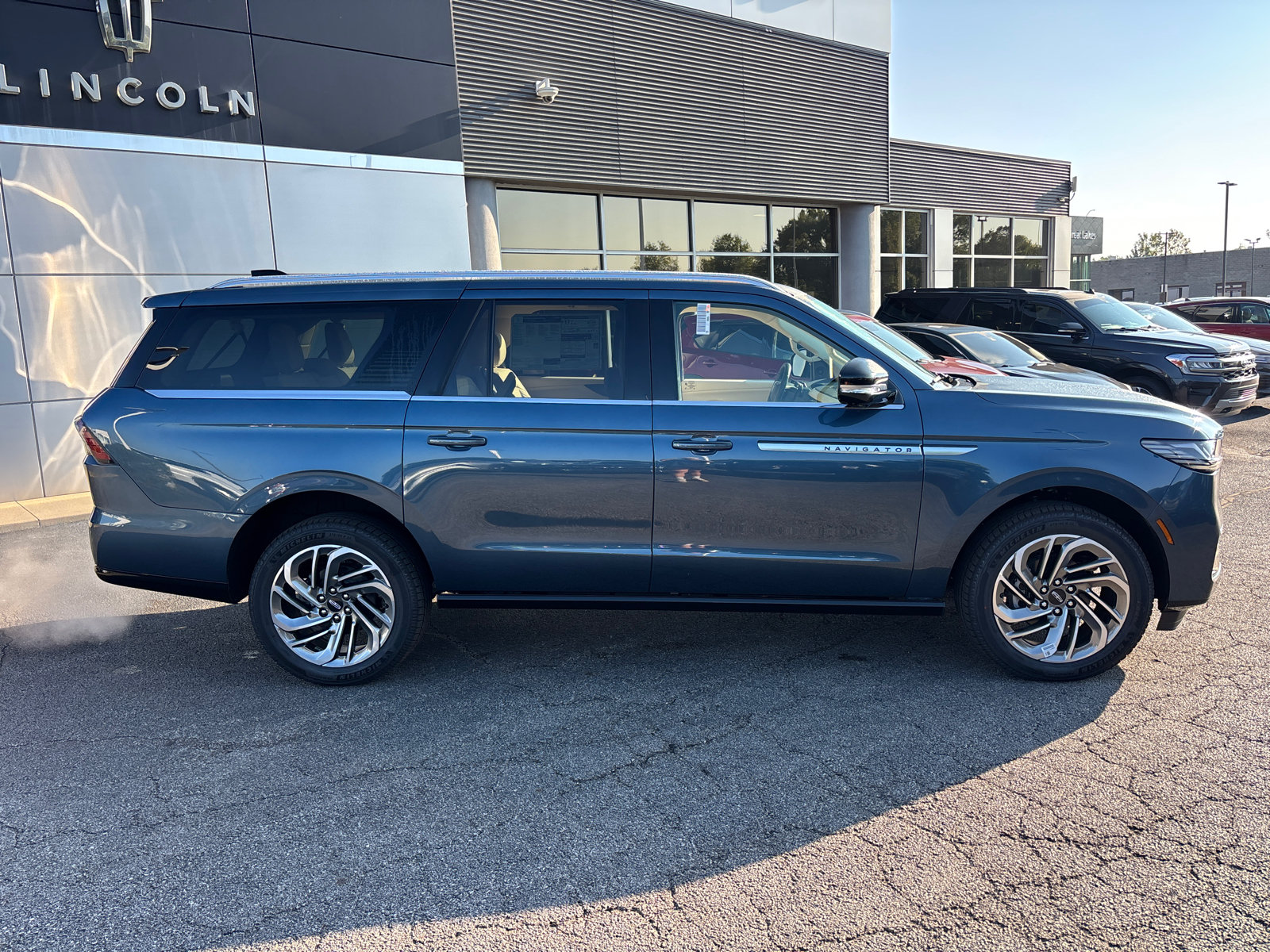 New 2027 Lincoln Navigator L Reserve AWD/4WD image 8