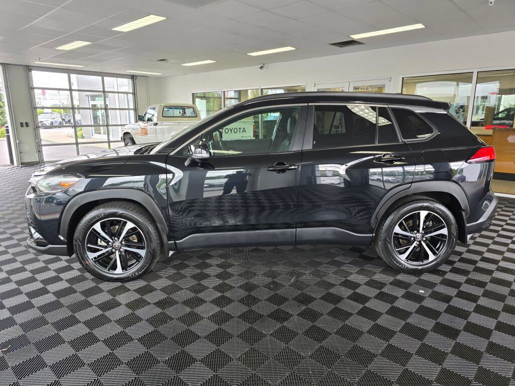 Used 2025 Toyota Corolla Cross AWD Hybrid w/ Convenience Package image 6