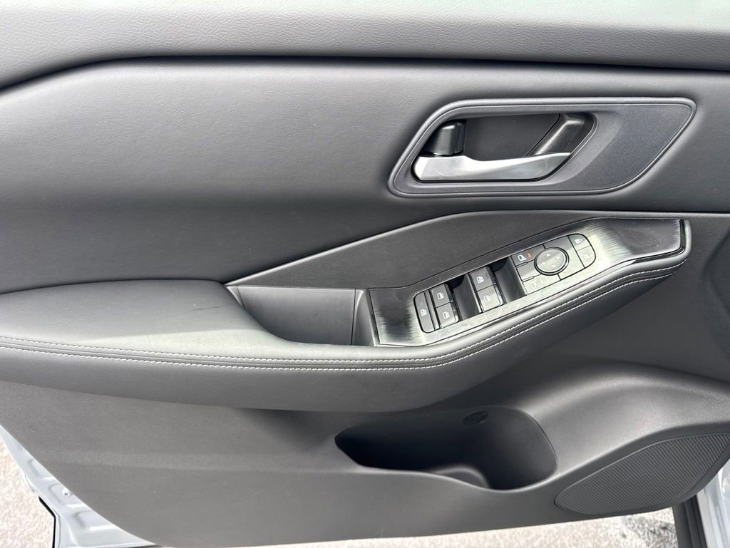 New 2026 Nissan Rogue SV w/ Cold Weather Package FWD image 12