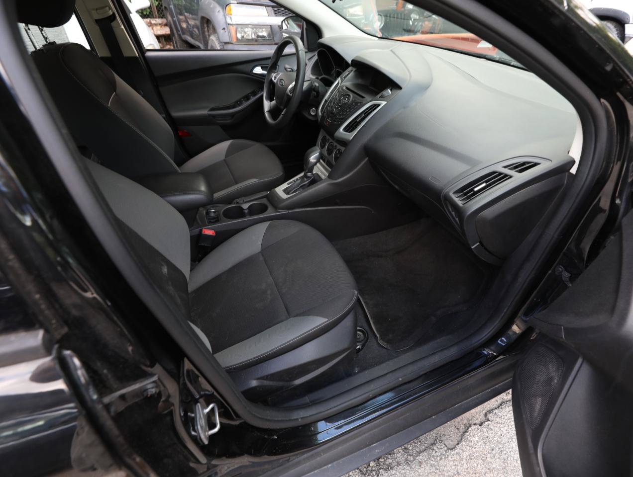 Used 2014 Ford Focus SE FWD image 10