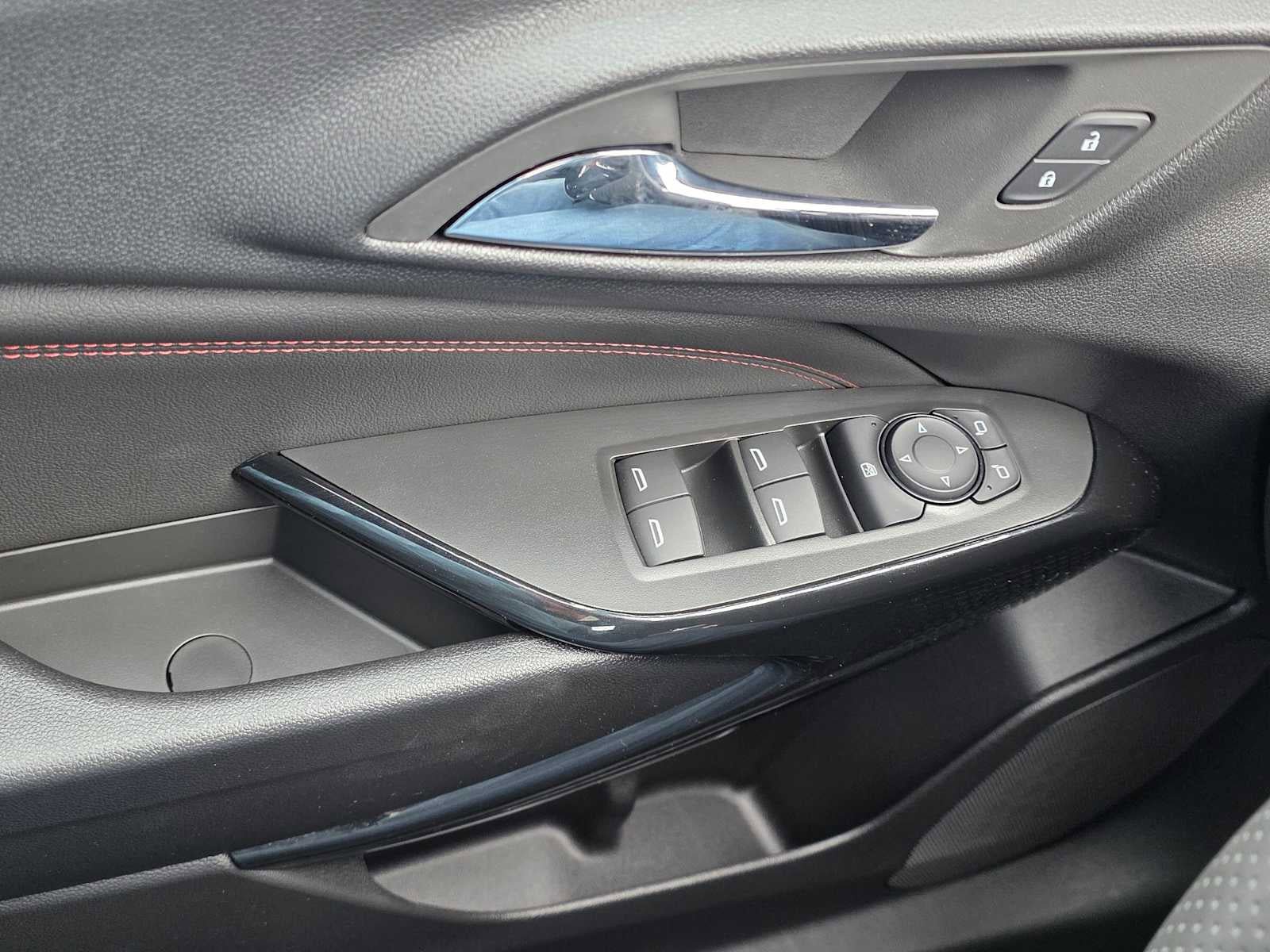 New 2026 Chevrolet Trax RS w/ Sunroof Package FWD image 32